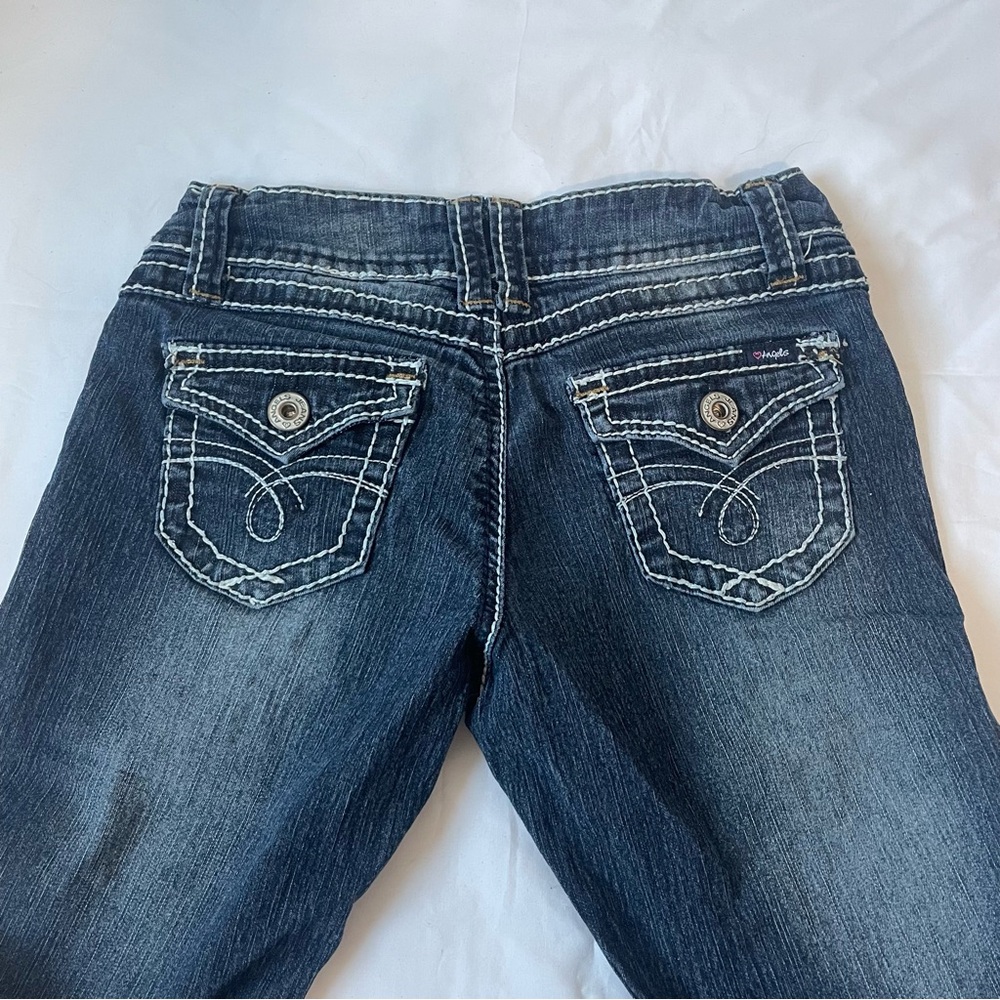 Y2K/early 2000s low rise jeans